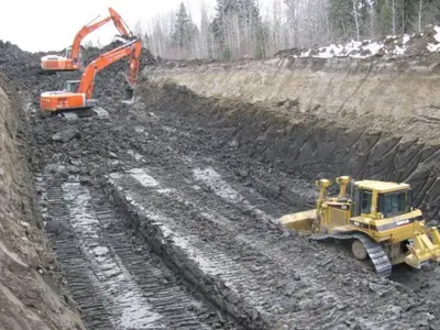 Oilfield earthworks and excavation