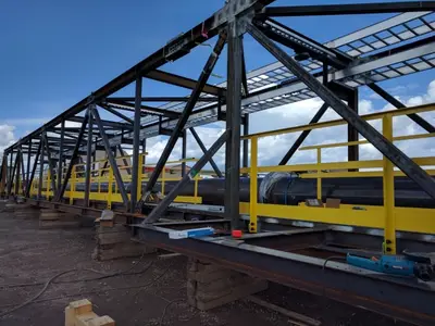 Oilsands pipe bridge module installation